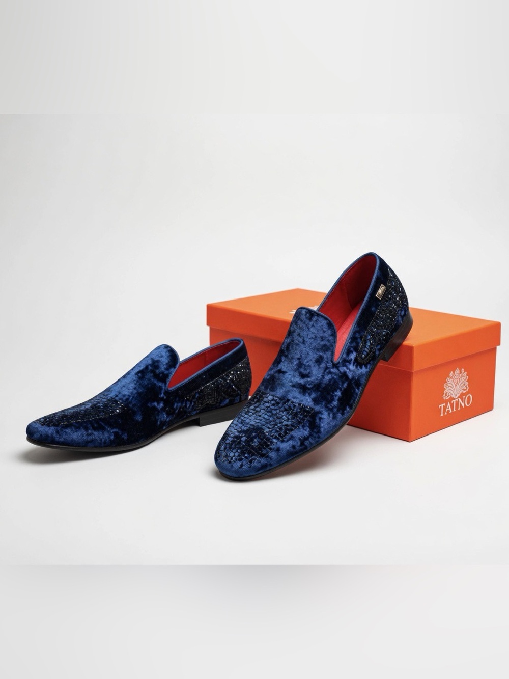 NWT TAYNO VIPER DRESS LOAFER WITH CRYSTAL NAVY MENS Size 9